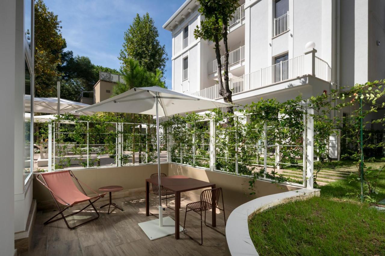 Elegance Riccione Aparthotel Bagian luar foto