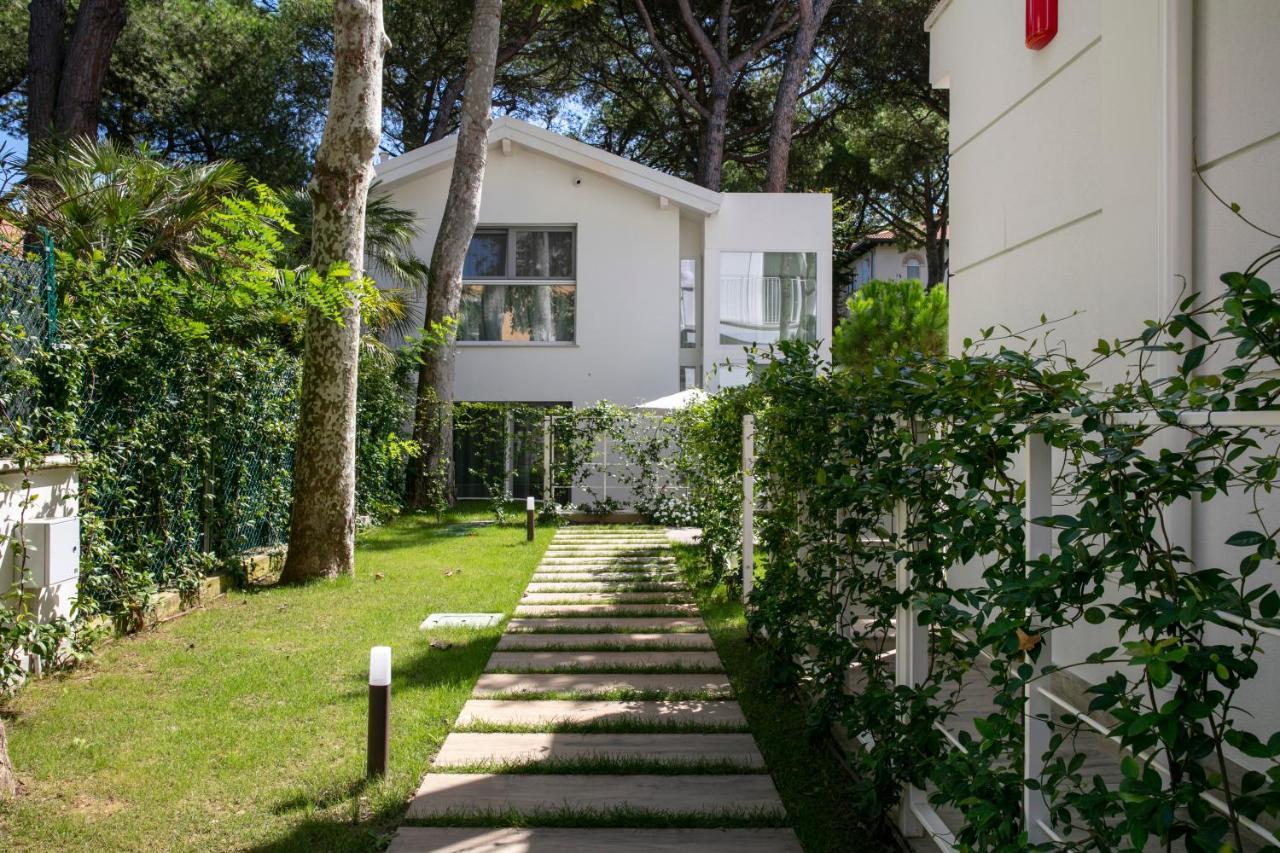 Elegance Riccione Aparthotel Bagian luar foto