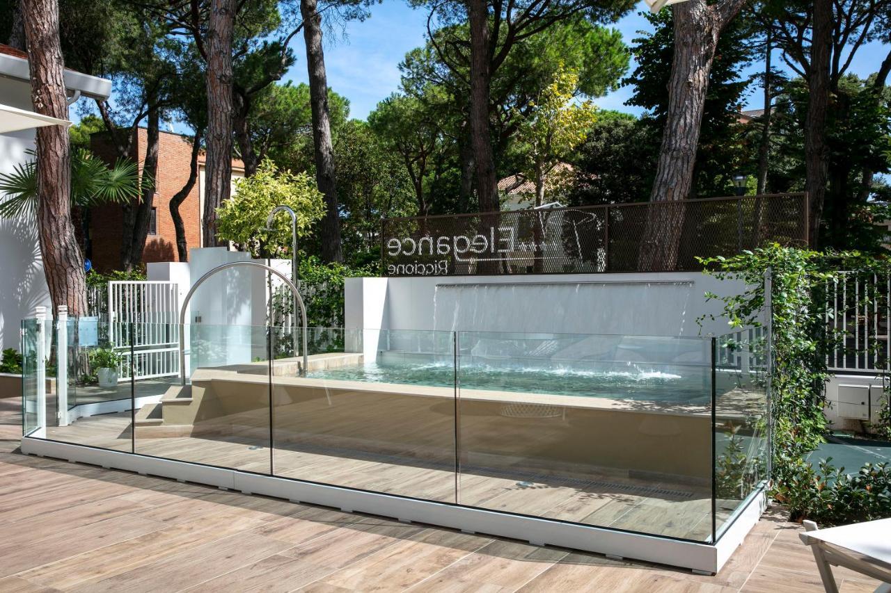 Elegance Riccione Aparthotel Bagian luar foto