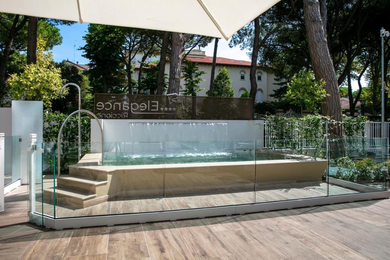 Elegance Riccione Aparthotel Bagian luar foto