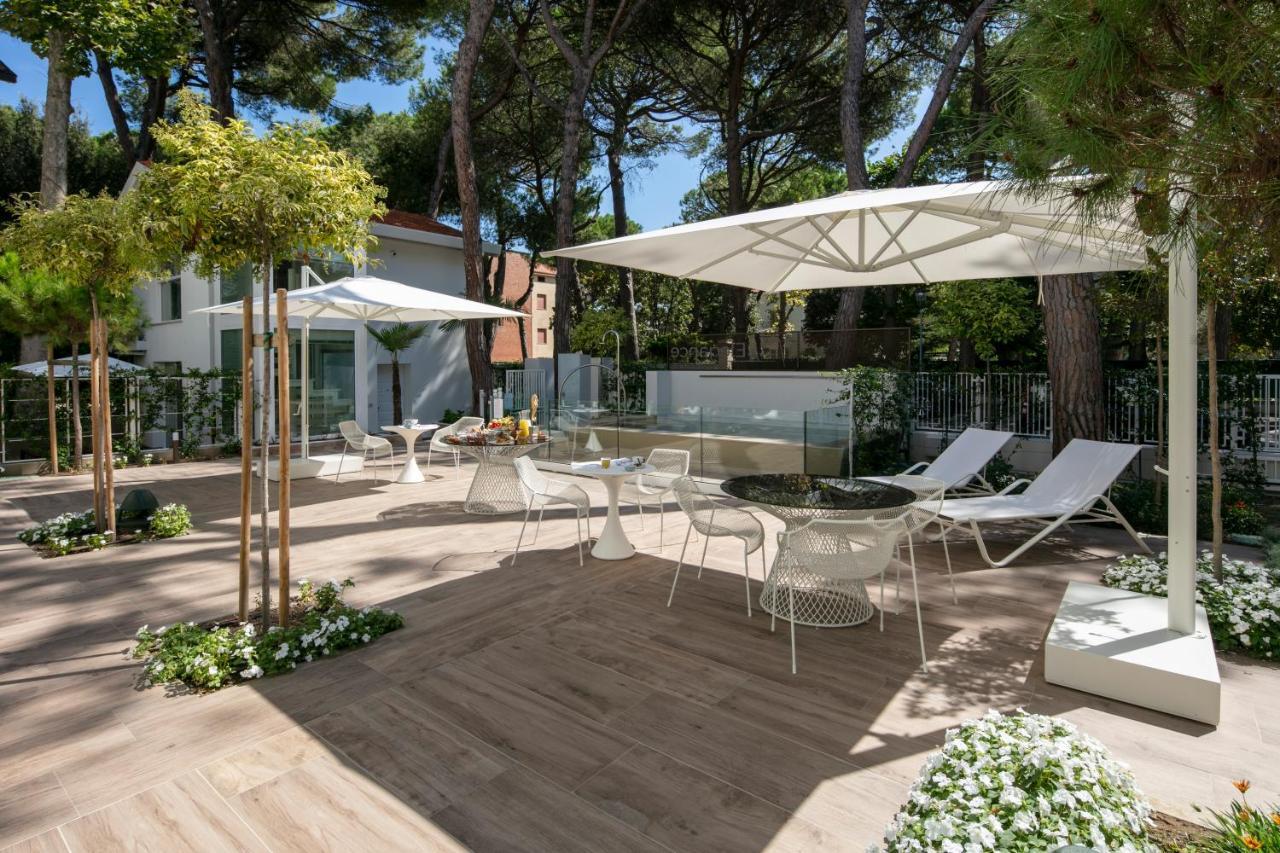 Elegance Riccione Aparthotel Bagian luar foto