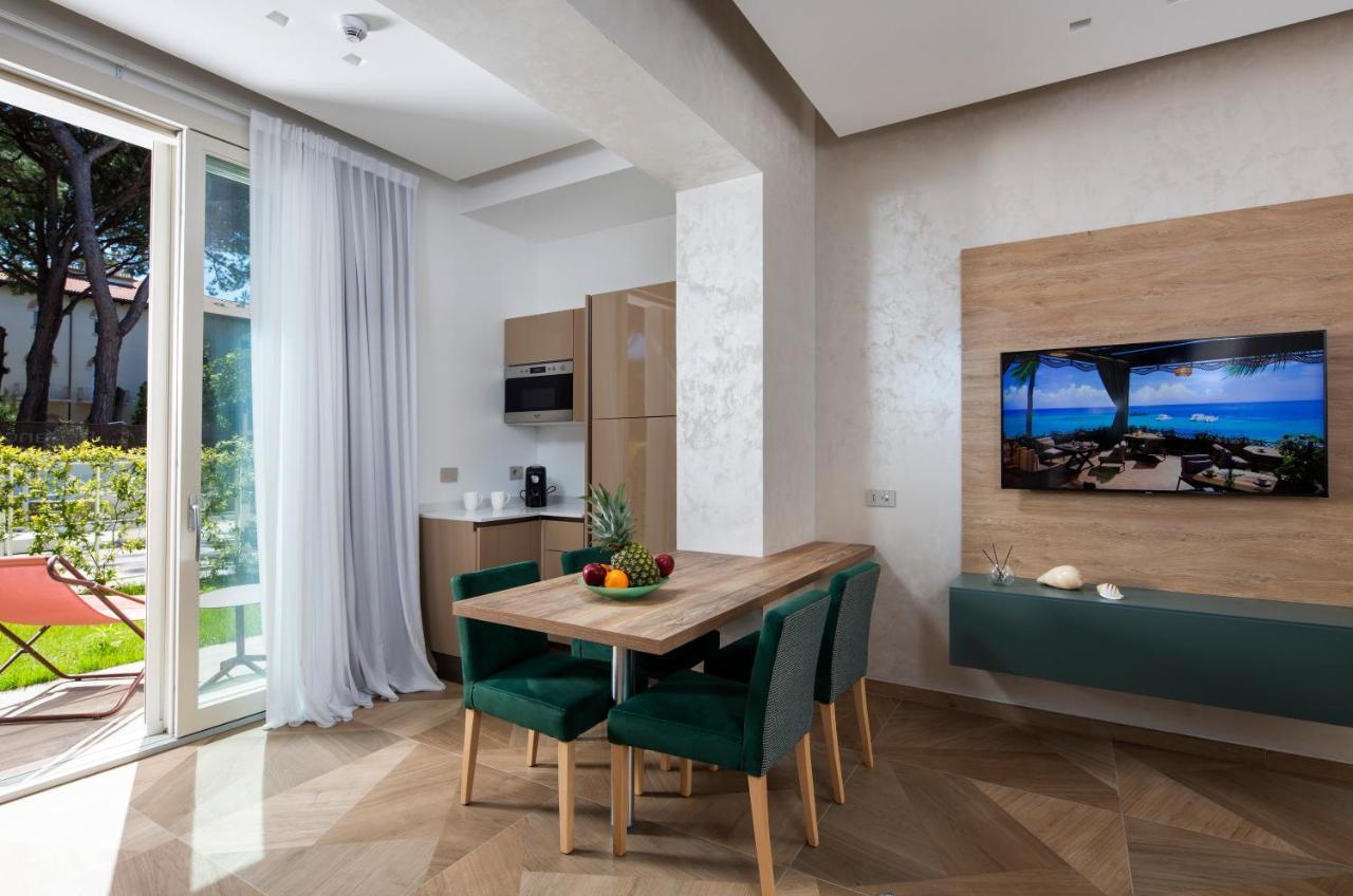 Elegance Riccione Aparthotel Bagian luar foto